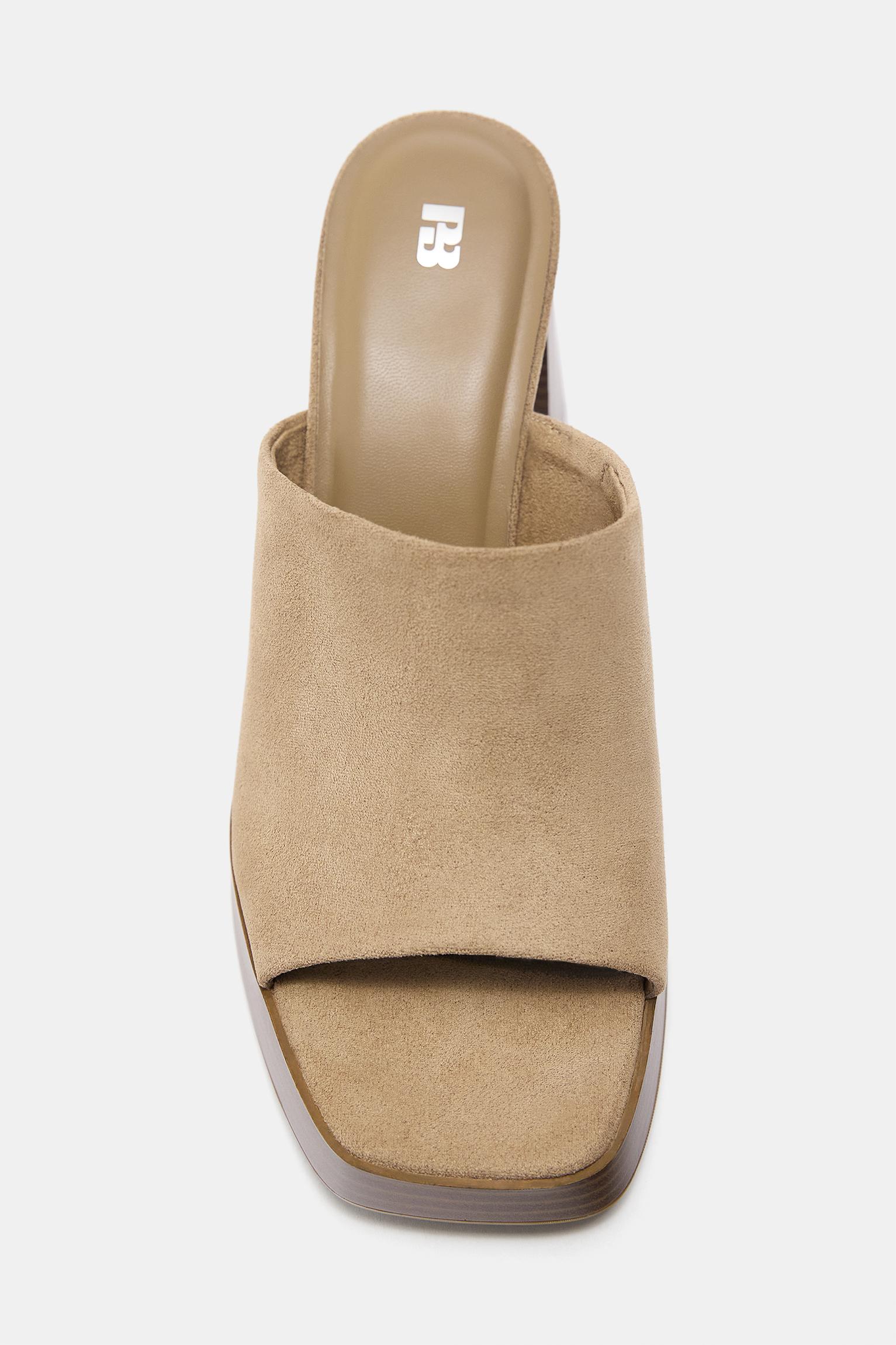 Heeled clogs — Brown