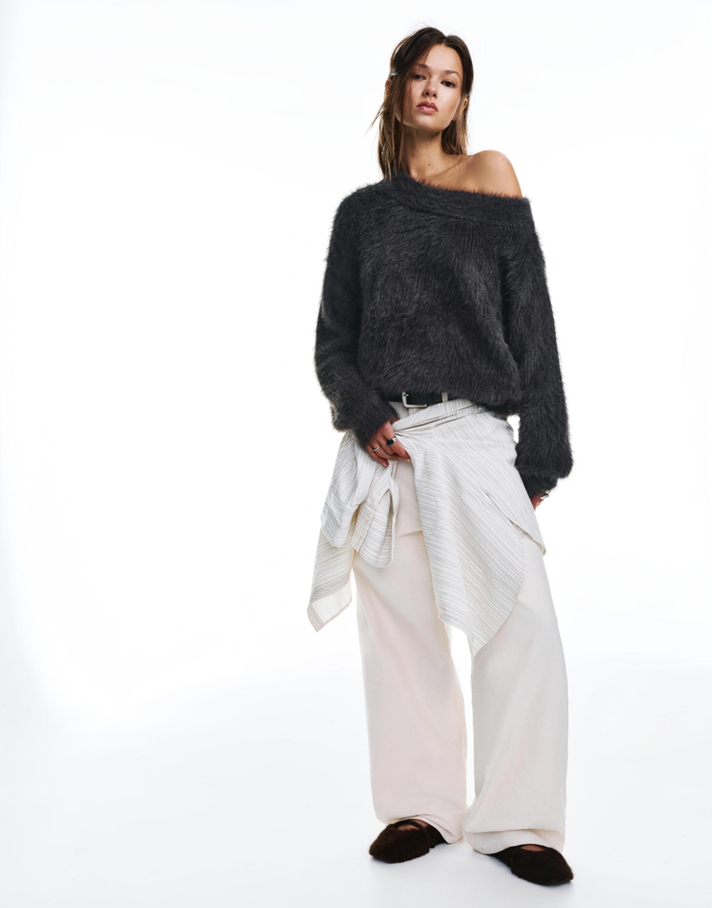 Asymmetric faux fur sweater — Lead