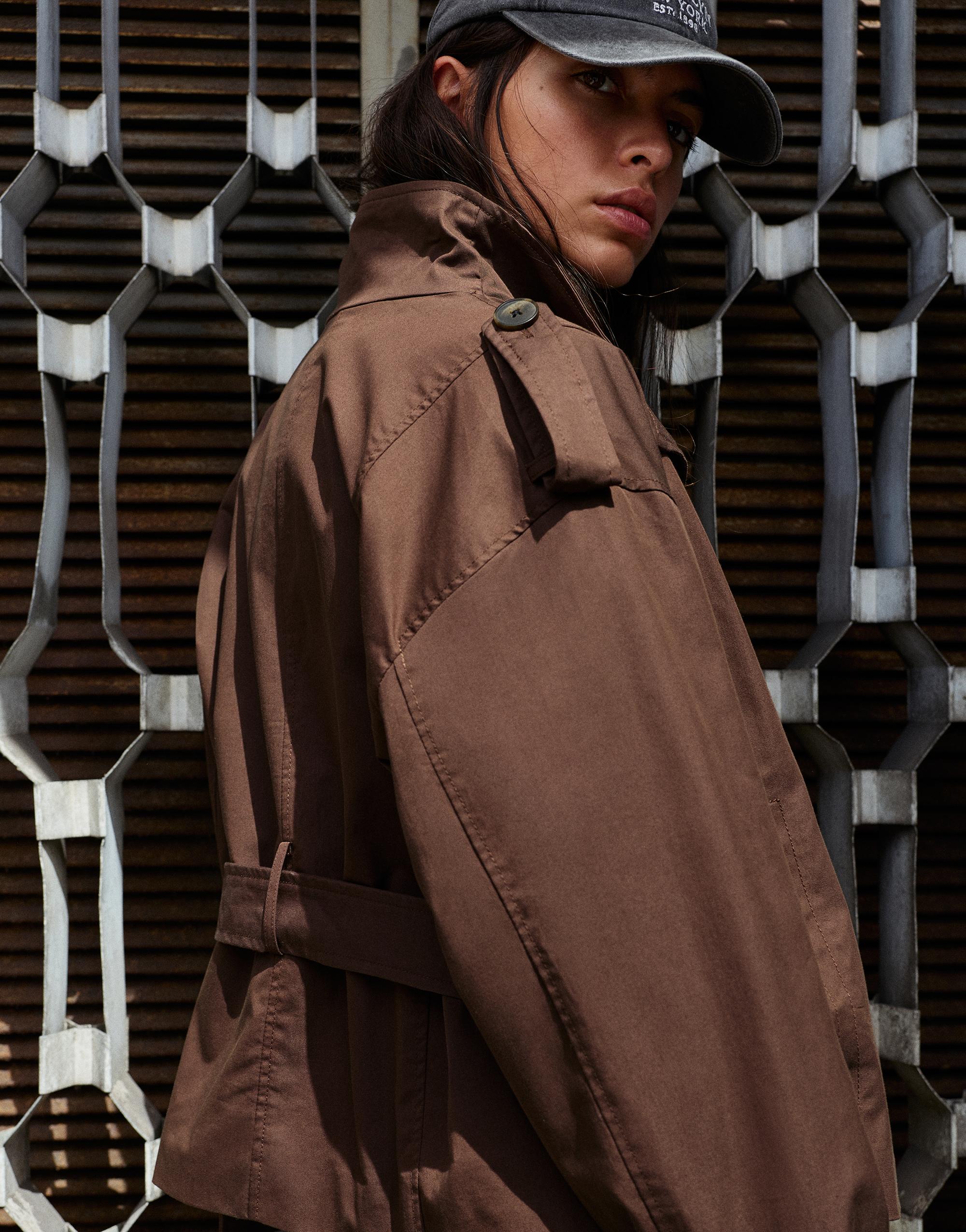 Short belted trench coat — Brown