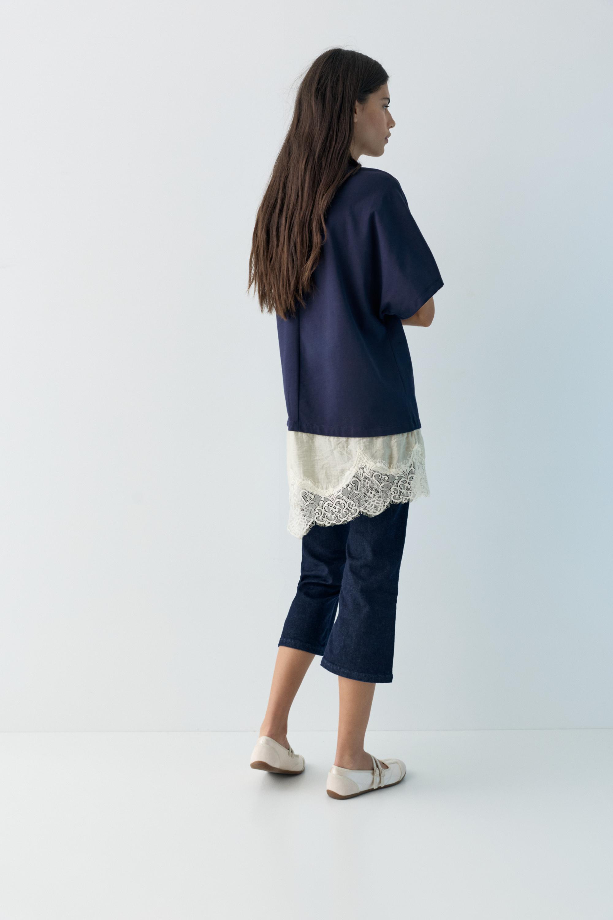 Contrast T-shirt with lace hem — Navy