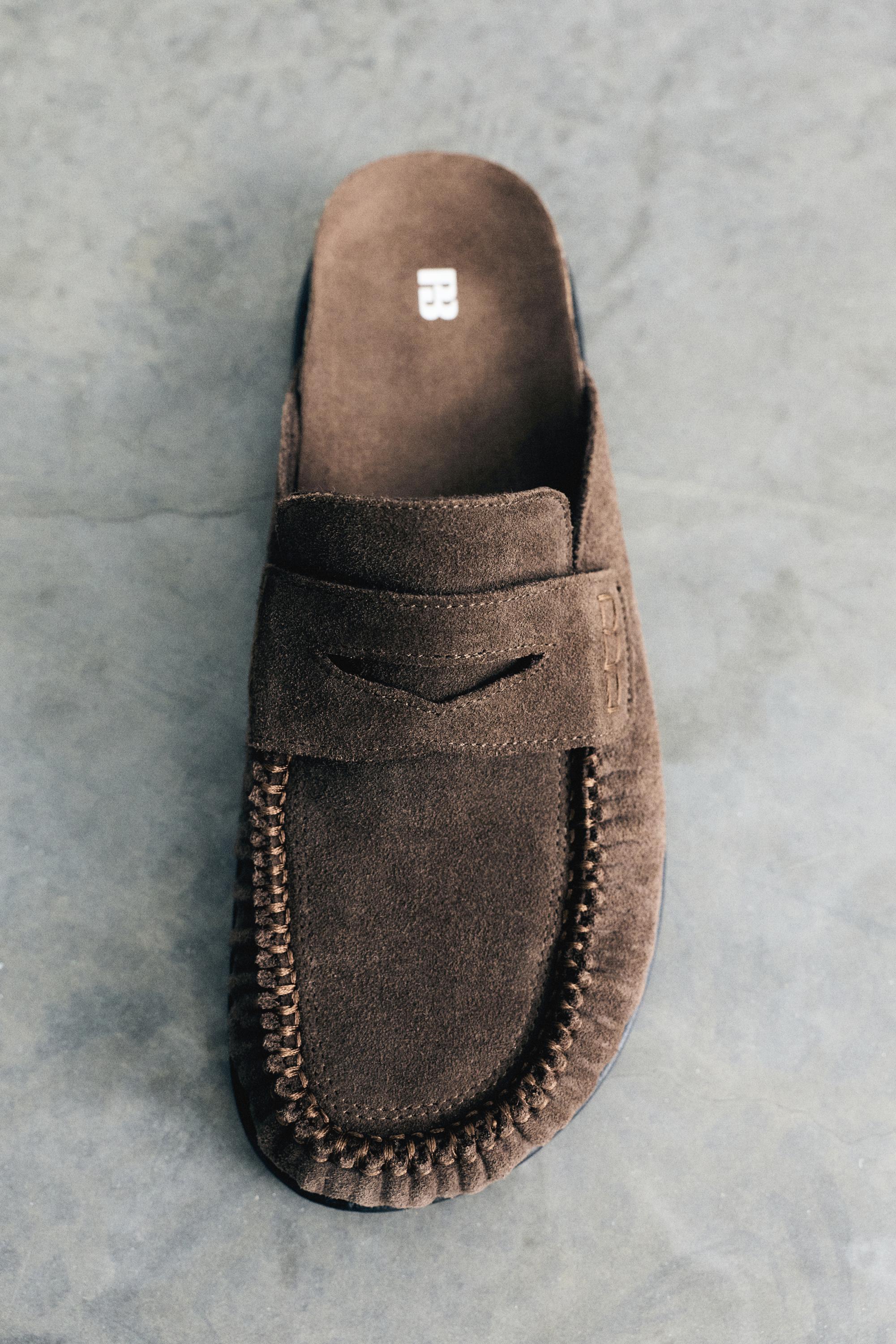 Gathered trim clogs — Brown