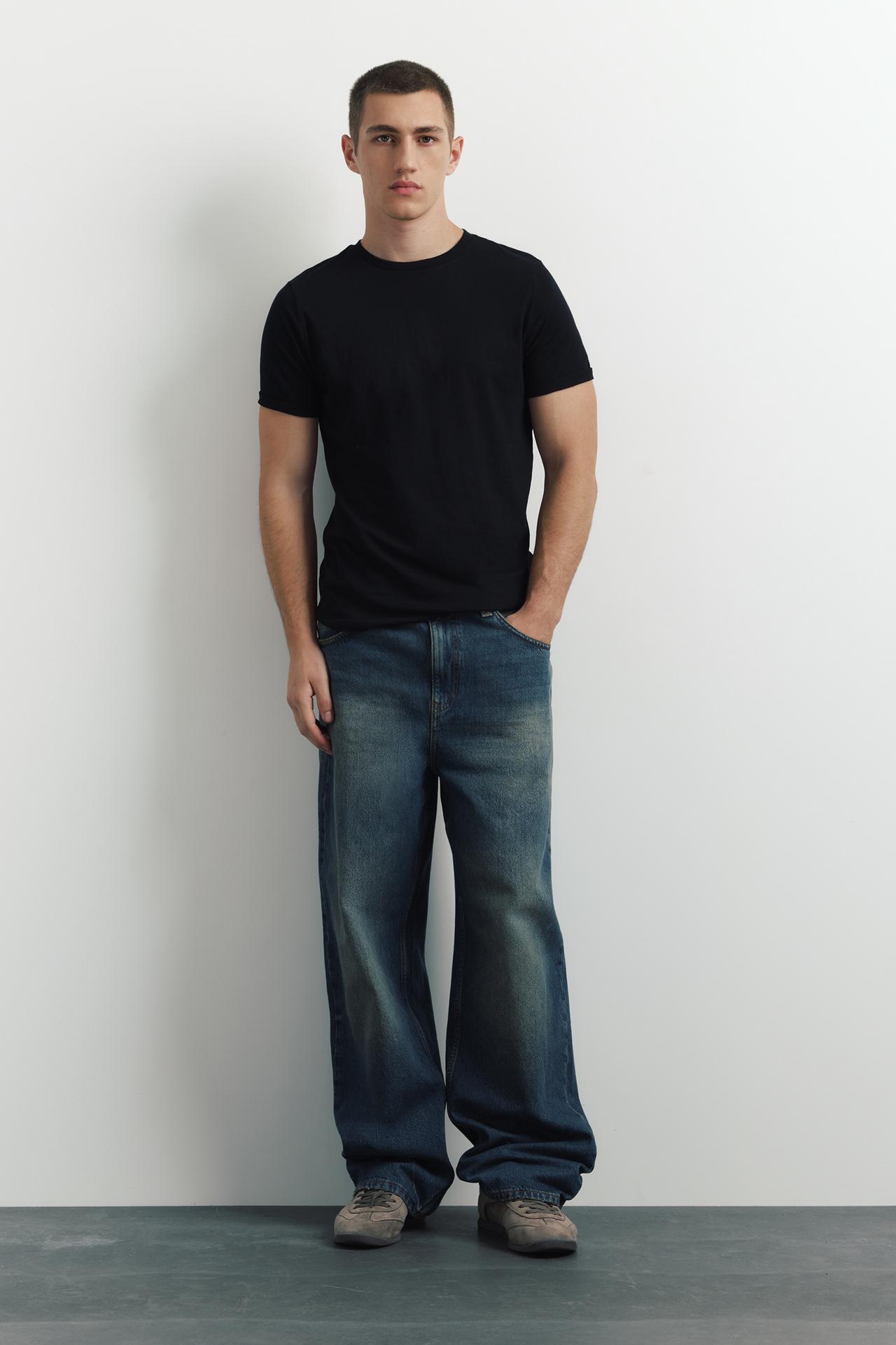 Muscle fit T-shirt — Black