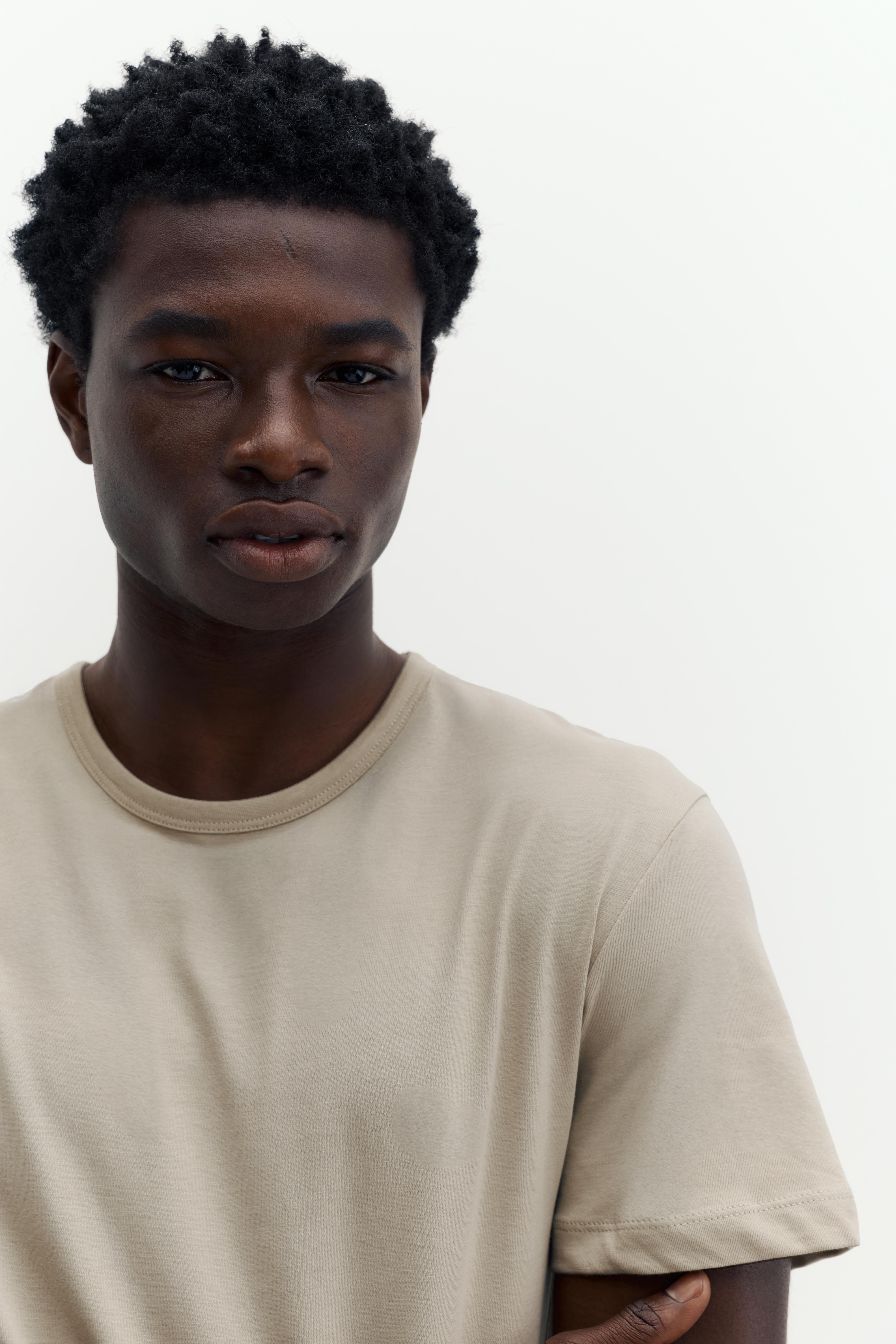 Slim fit basic T-shirt — Sand