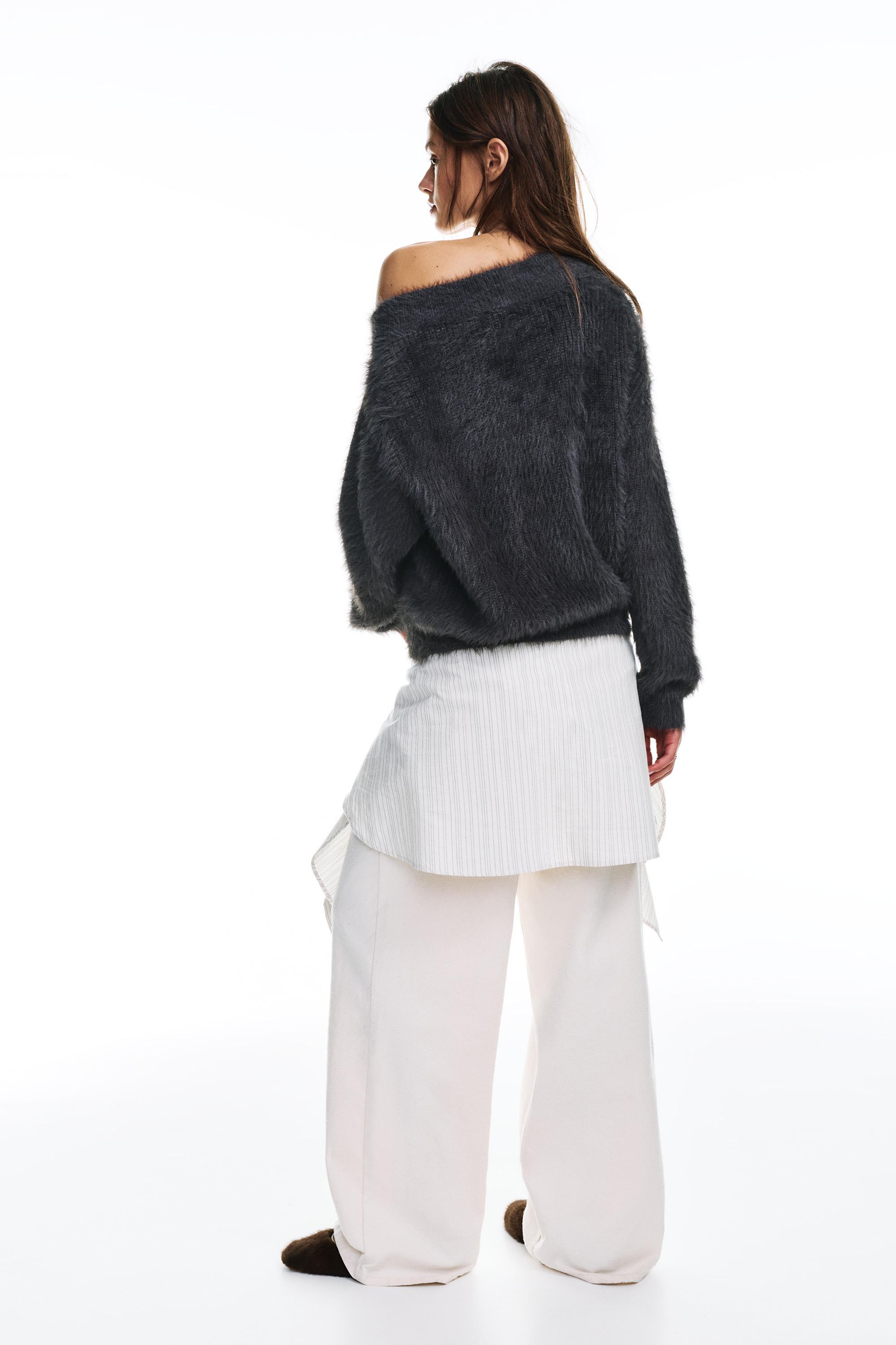 Asymmetric faux fur sweater — Lead