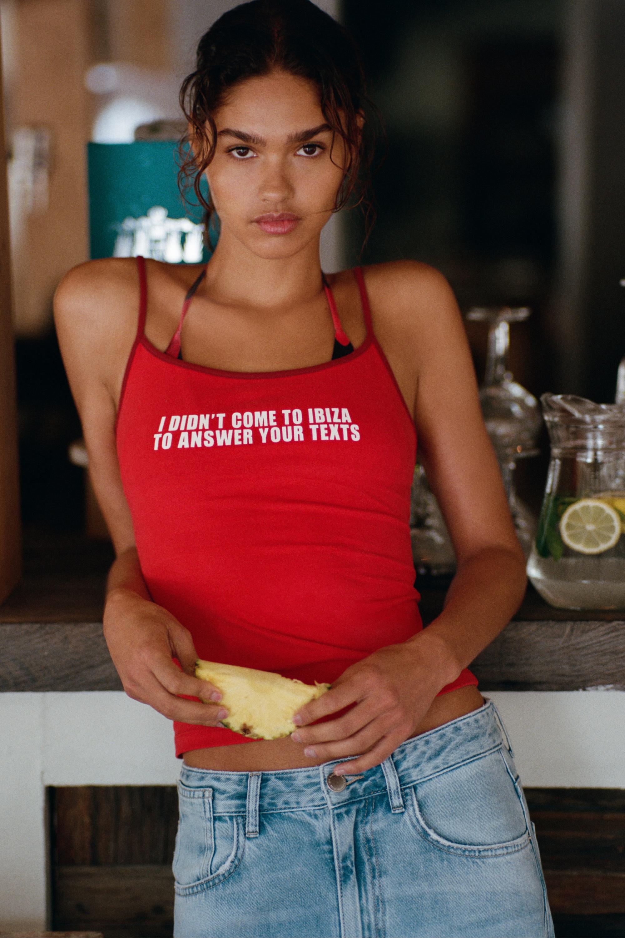 Strappy top with text — Red