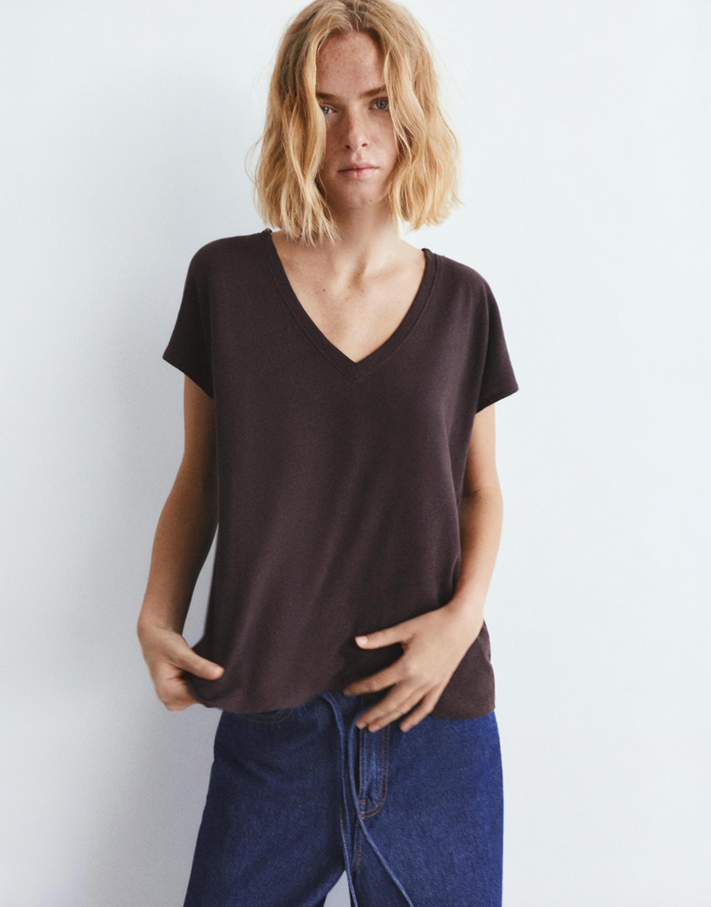 V-neck linen T-shirt — Dark brown