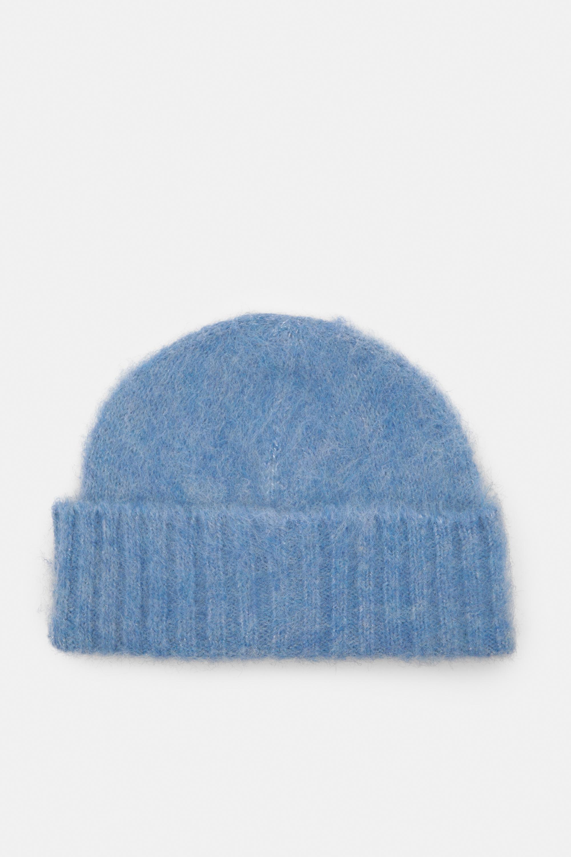 Short Knitted beanie — Pale blue