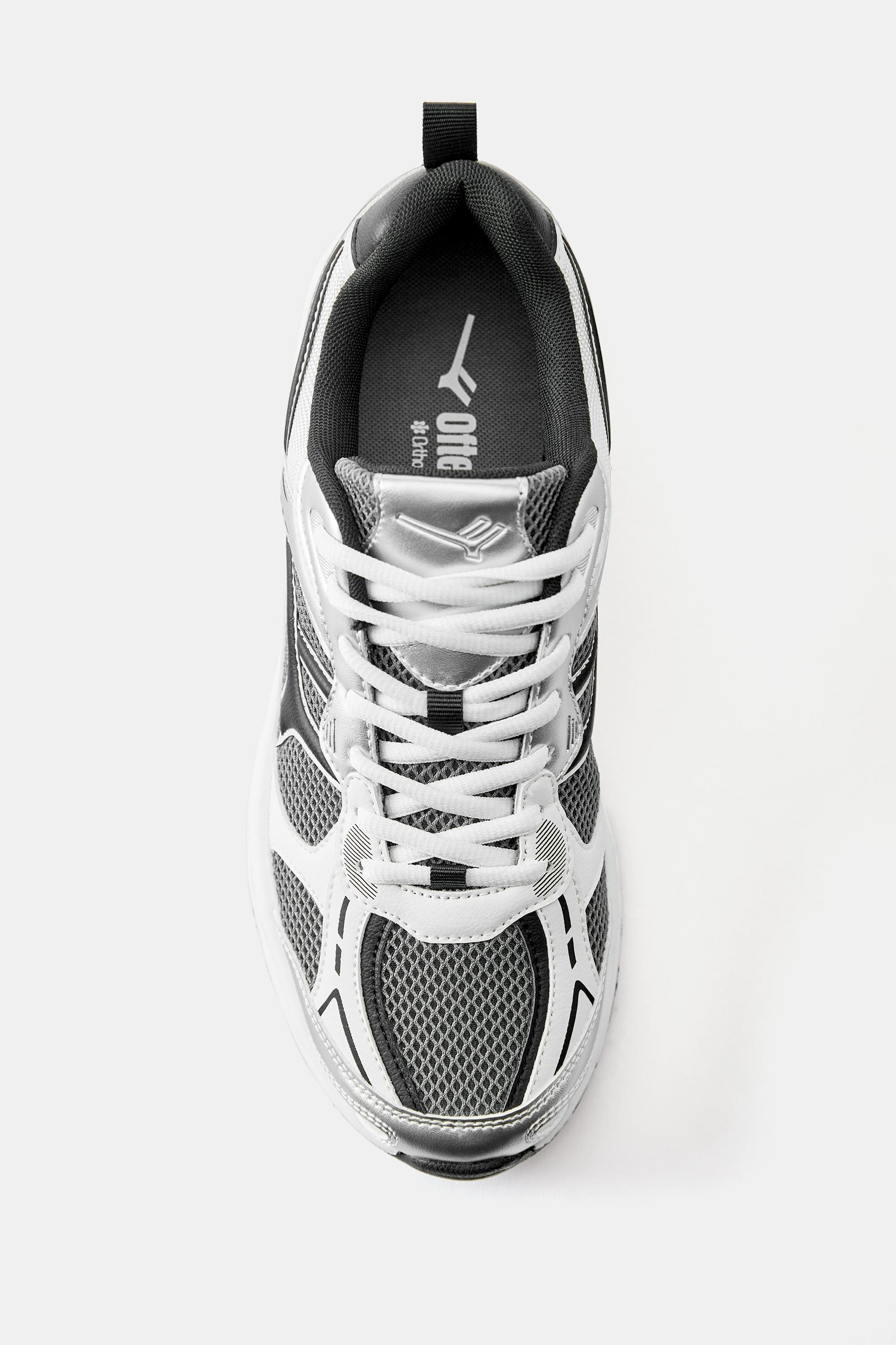 Multi-piece trainers — Silver