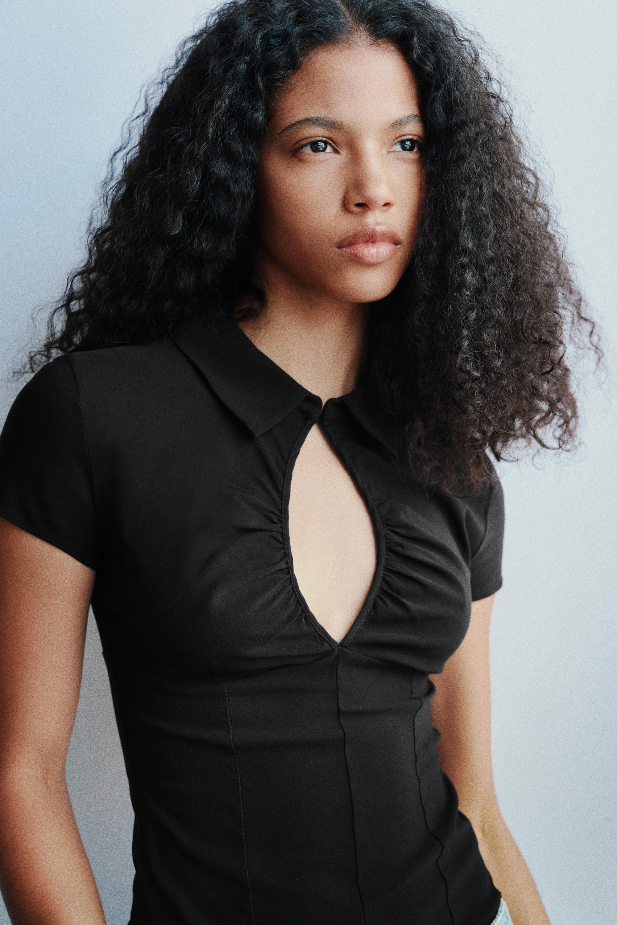 Short sleeve cut-out top — Black