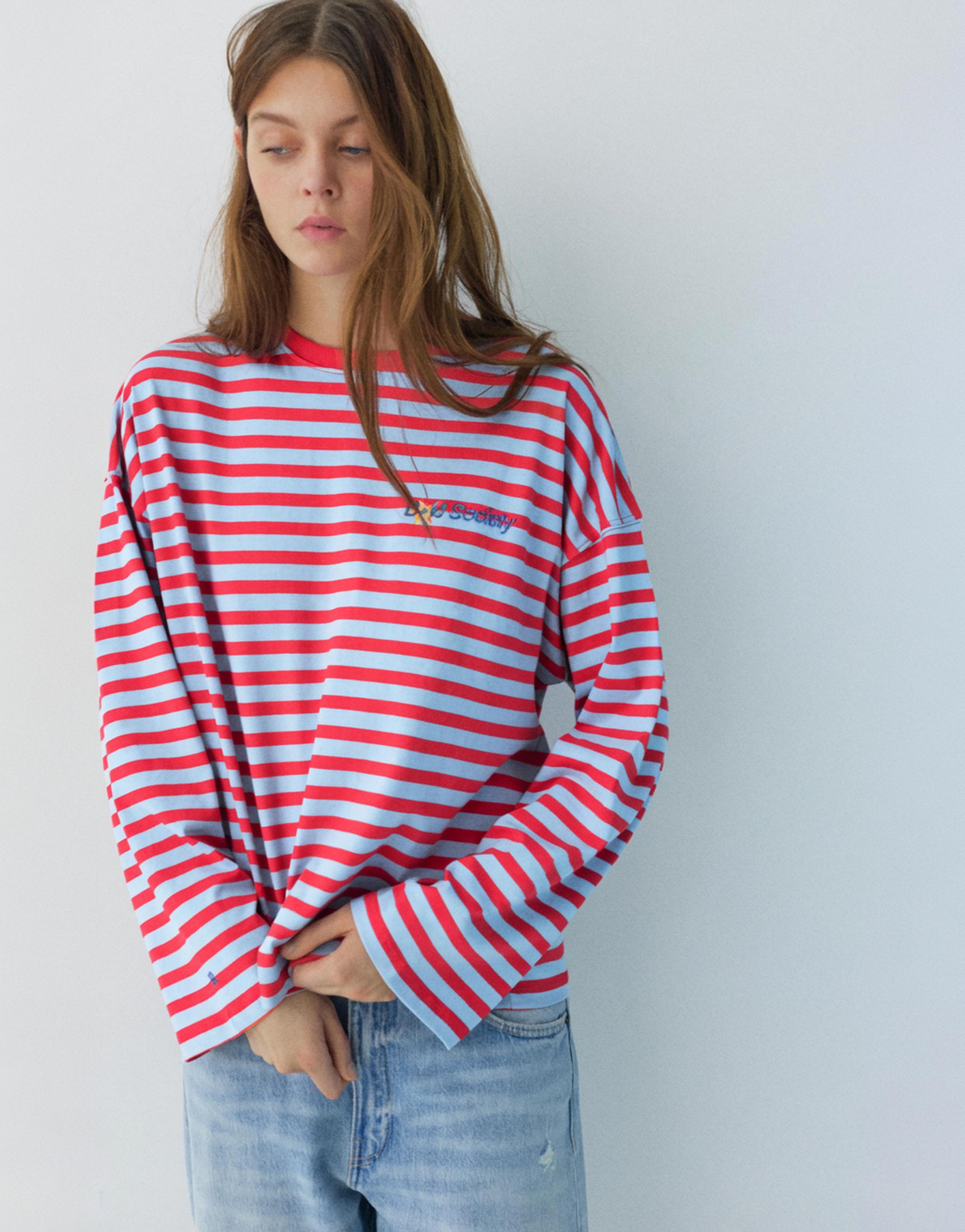 Yazı detaylı çizgili t-shirt - Görsel 10