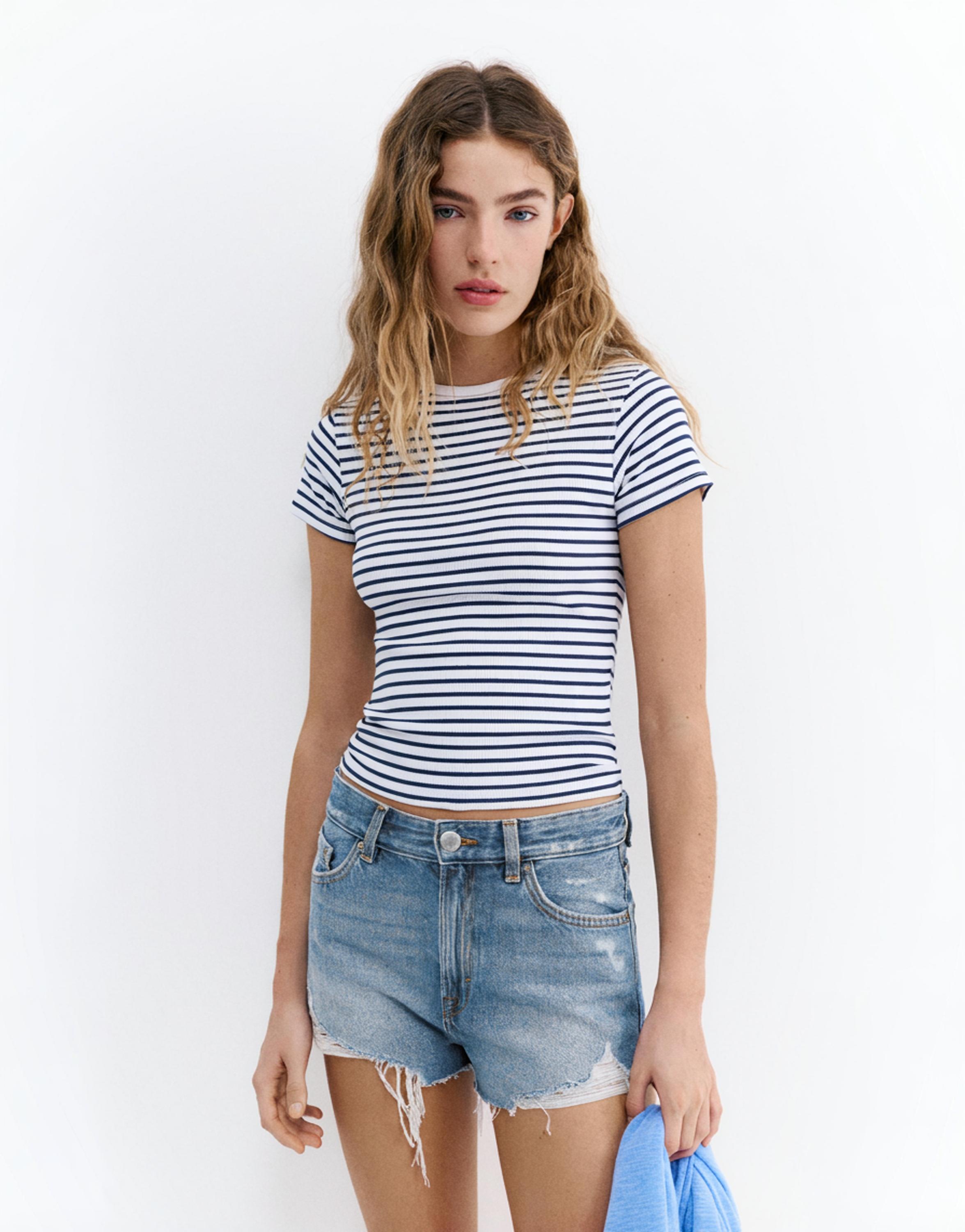 Mom fit ripped denim shorts — Medium blue