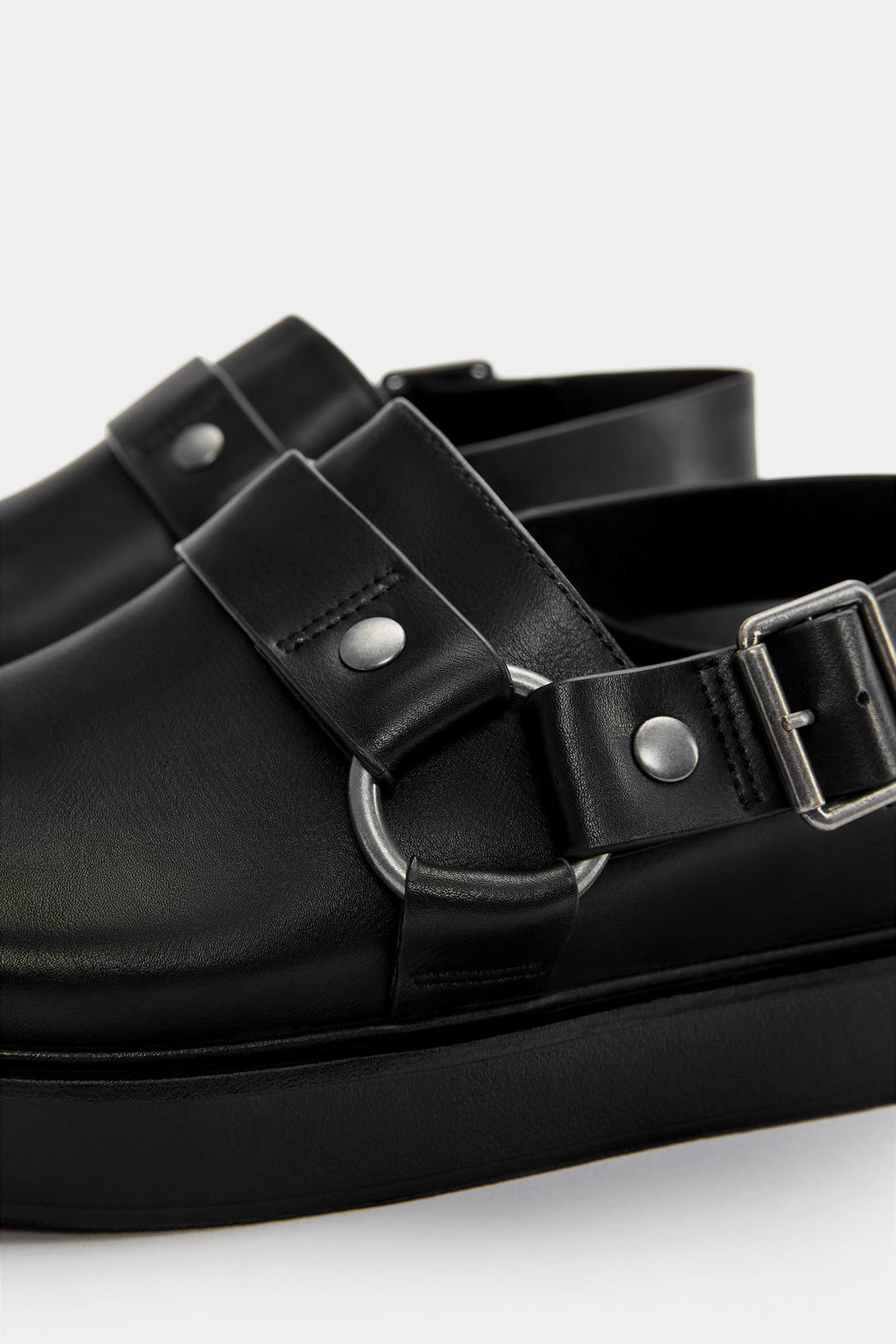 Buckled strap clogs - pull&bear 
