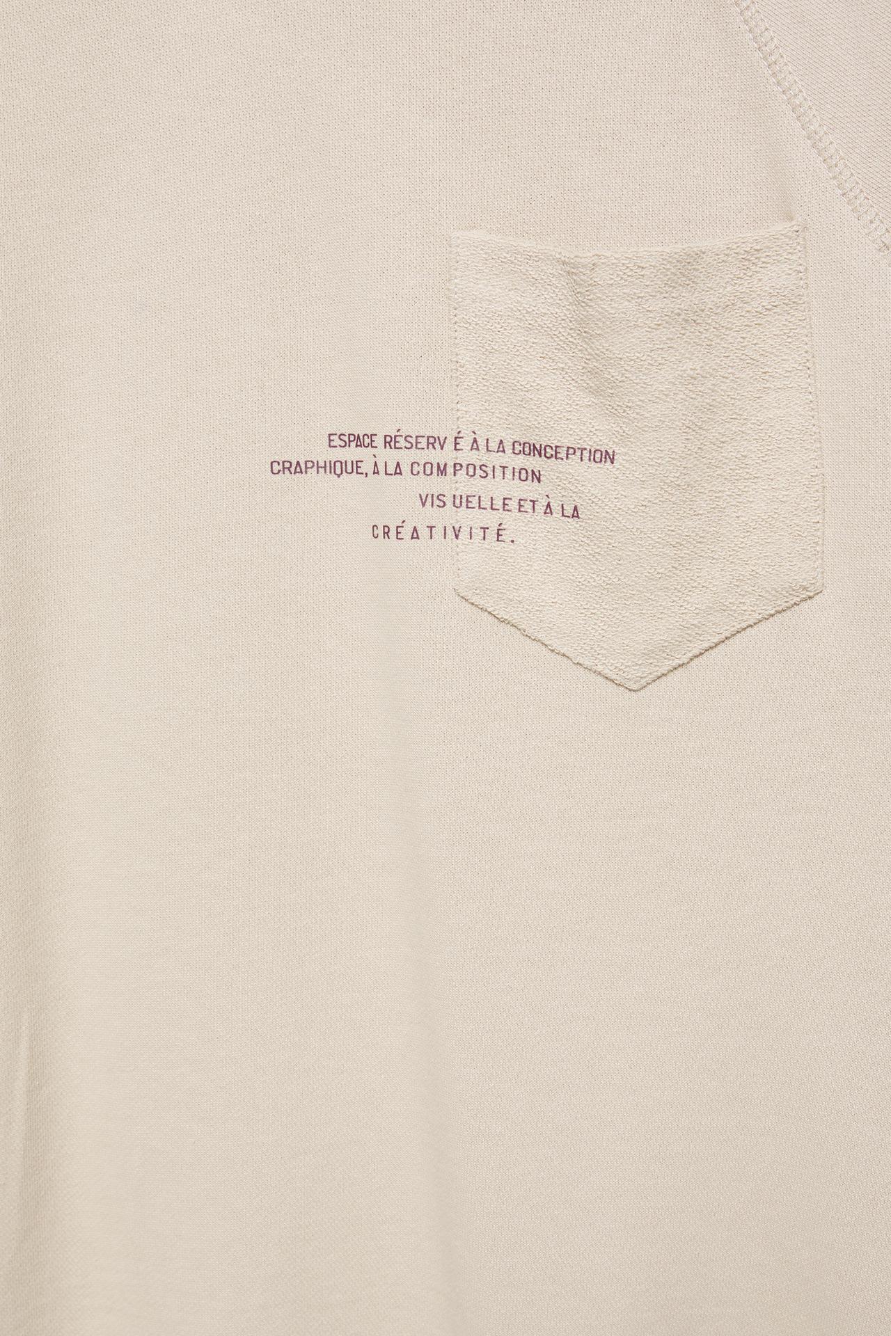 Sweatshirt with pocket and slogan — Sand