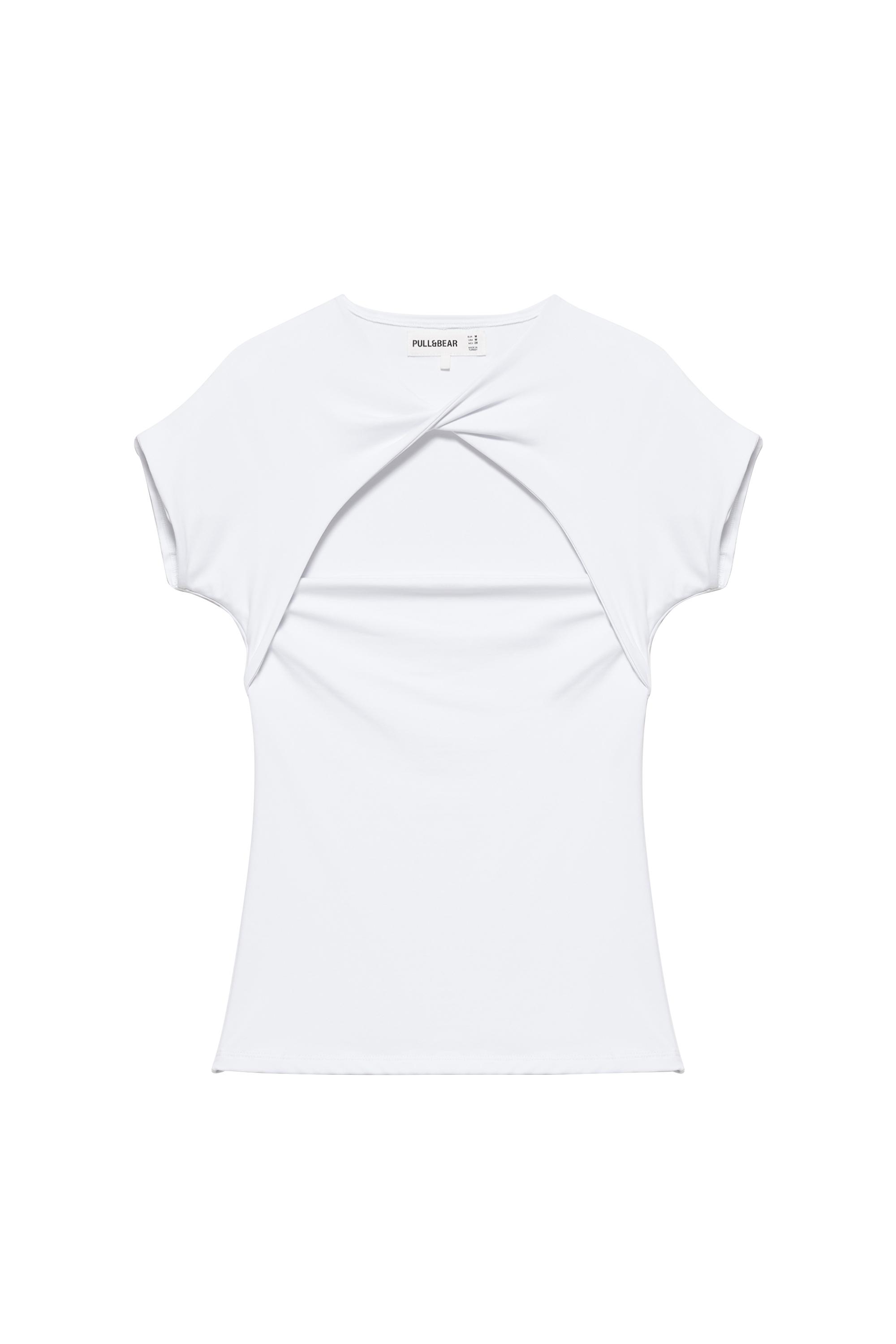 Camiseta escote cut out