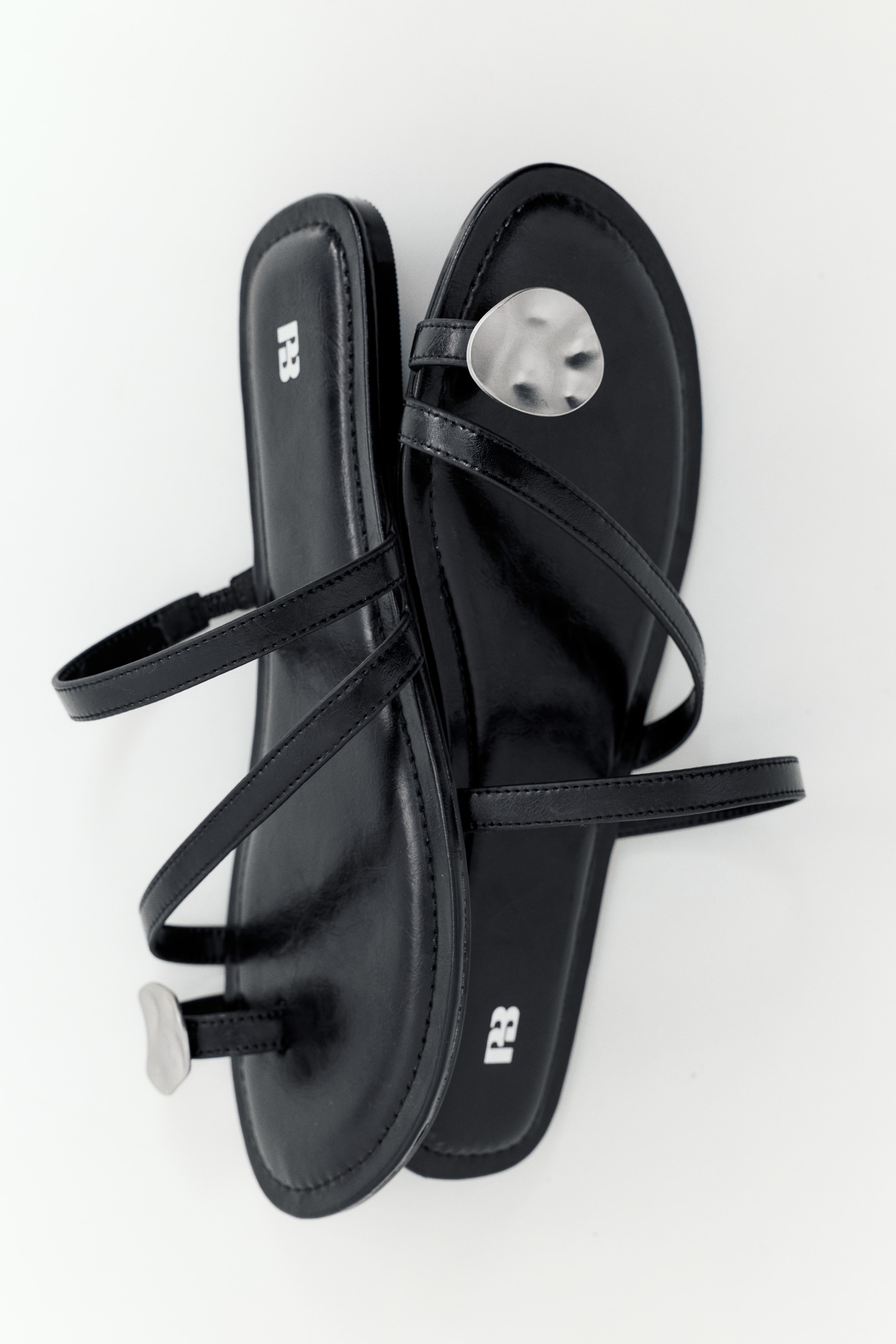 Embellished flat sandals — Black