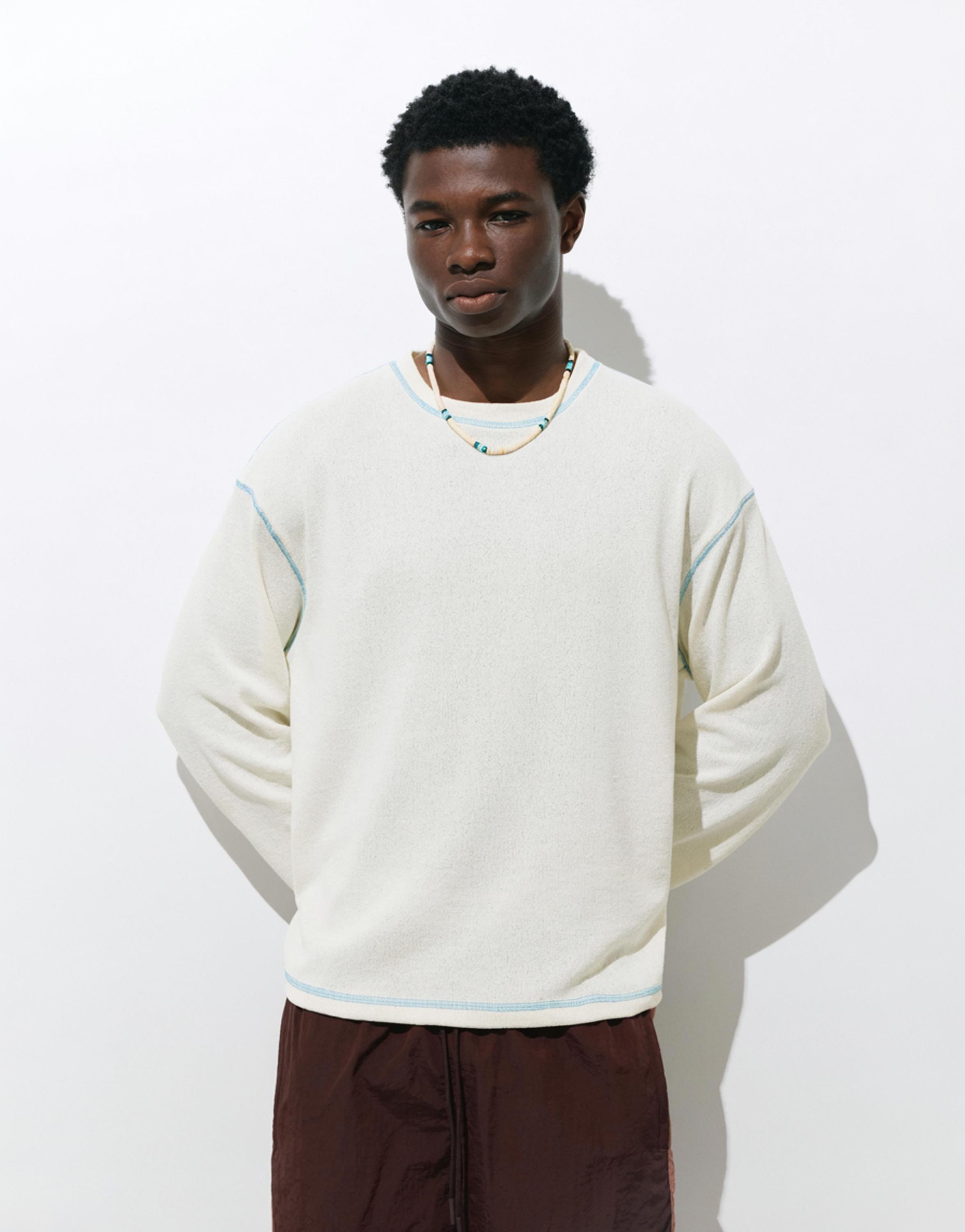 Long sleeve graphic T-shirt with topstitching — Ecru