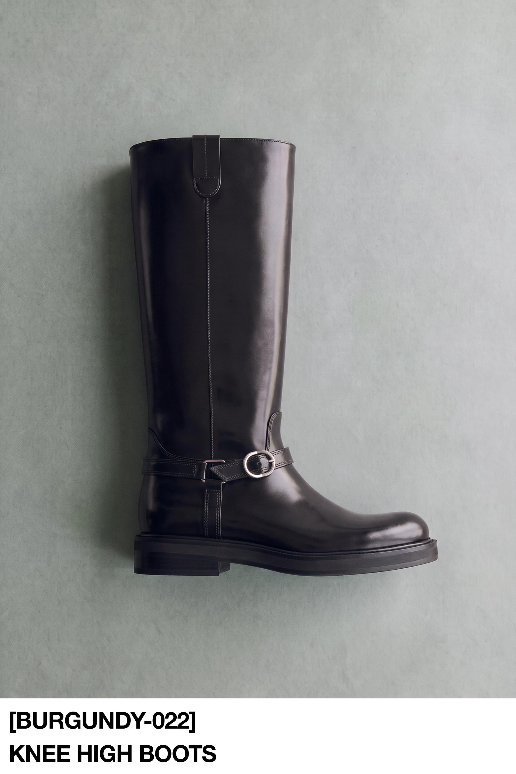 Flat high-leg buckled boots — Burgundy