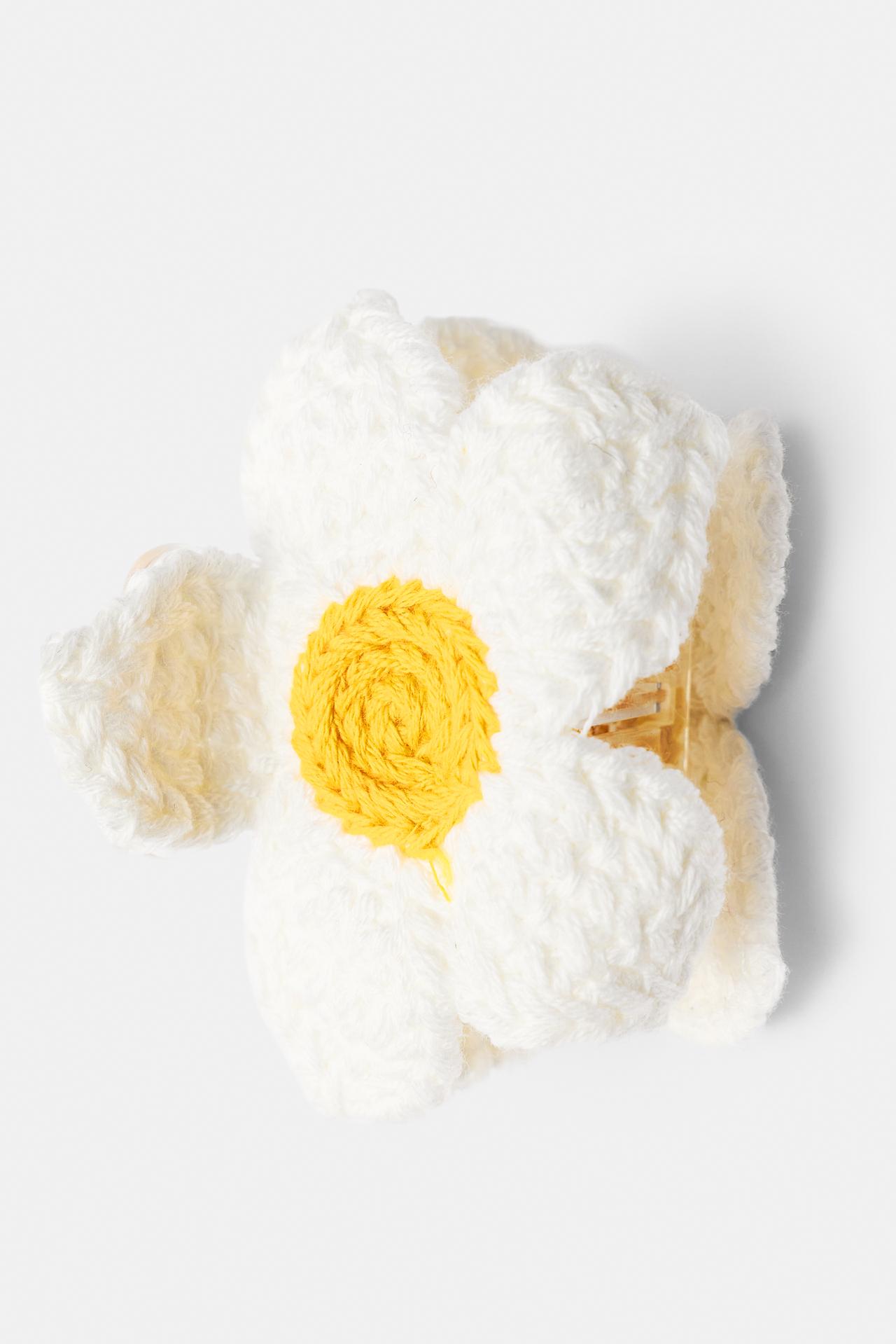 Crochet flower hair clip — White