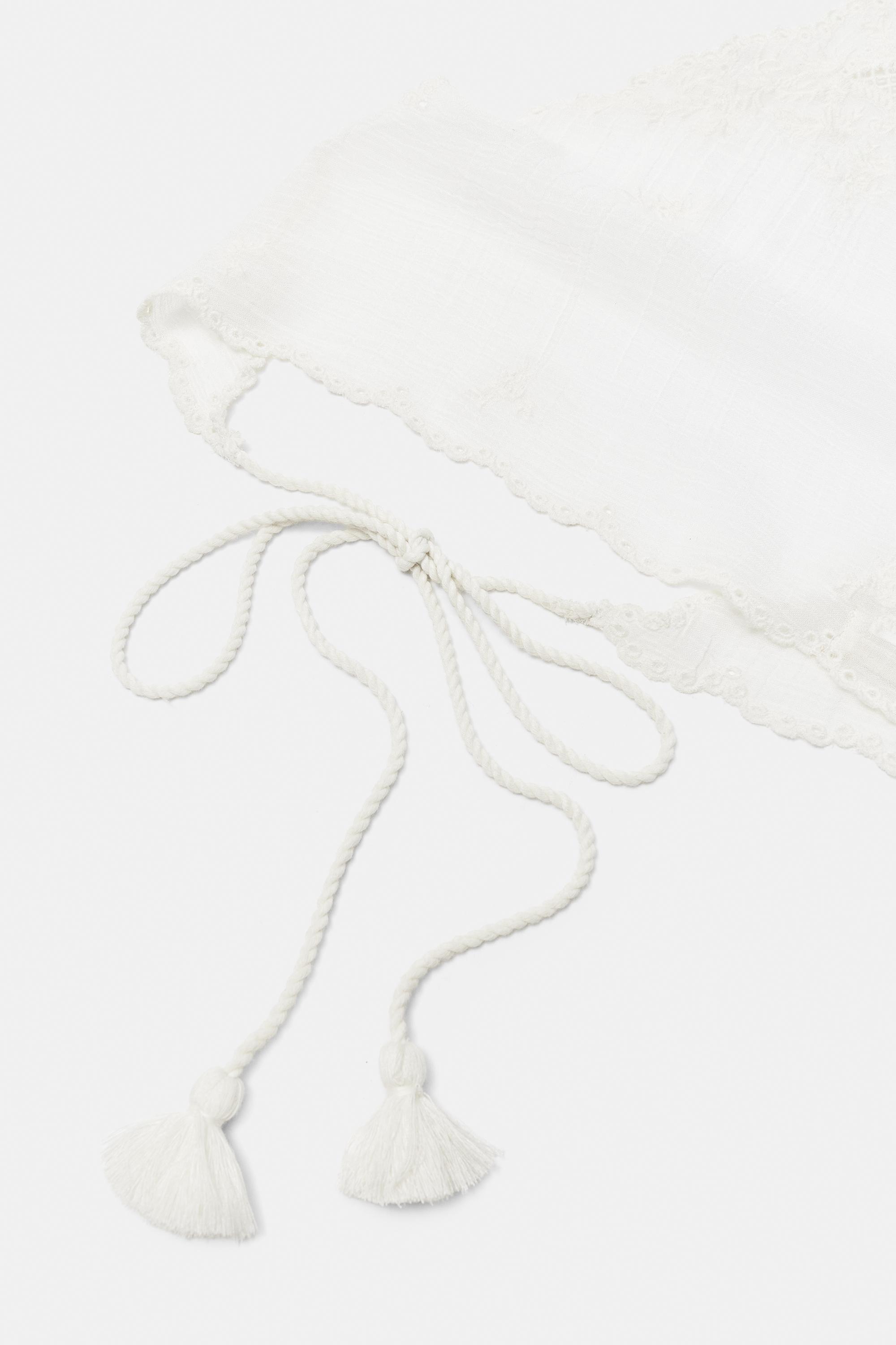 Embroidered neckerchief — White