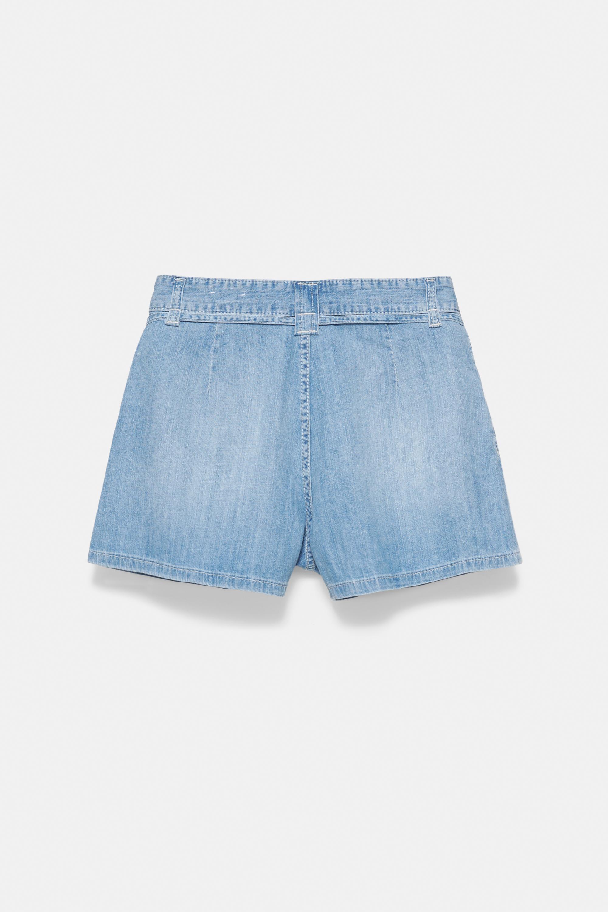 Denim shorts with darts and belt — Pale blue