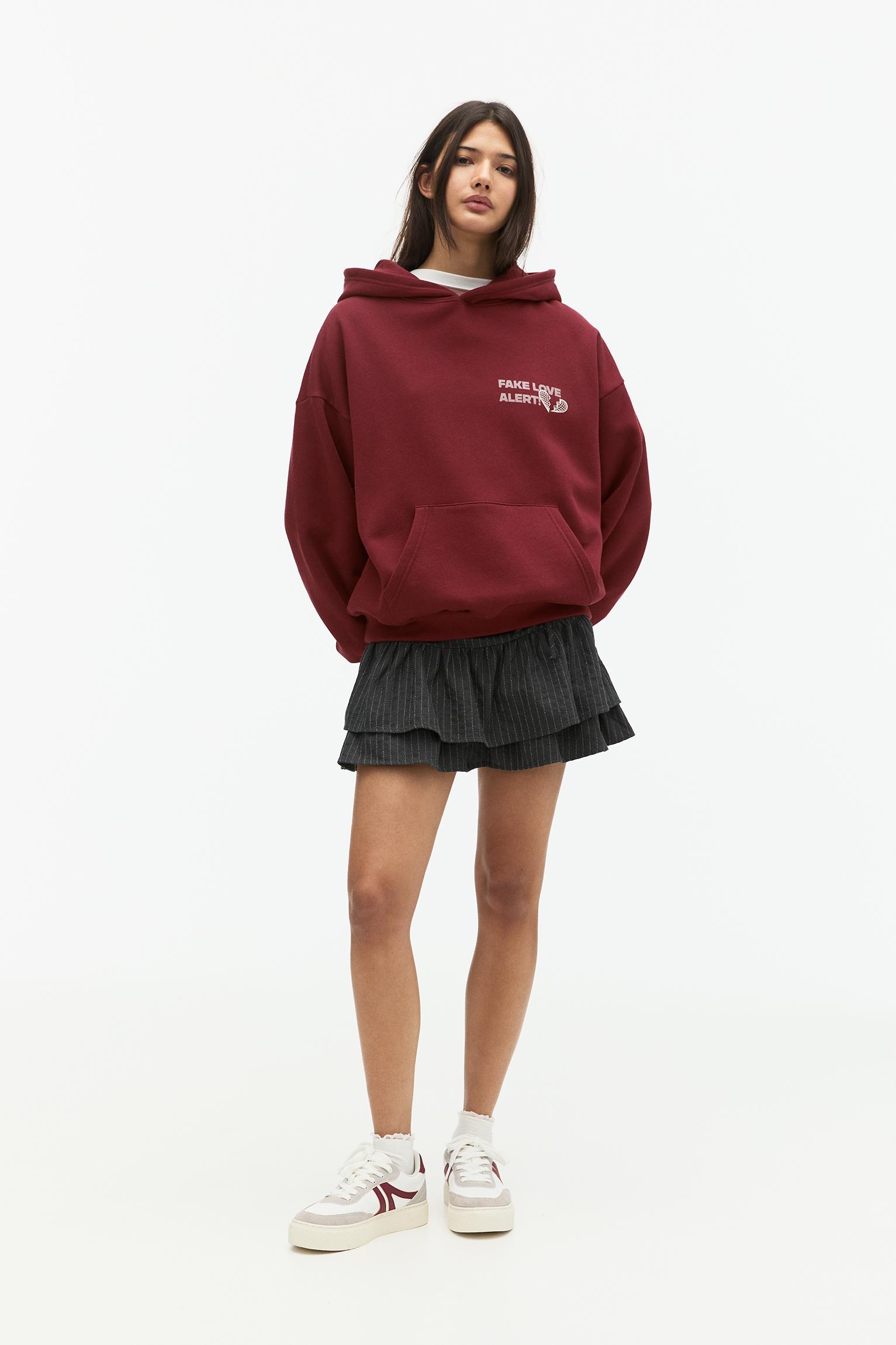 Sudadera roja pull and bear online