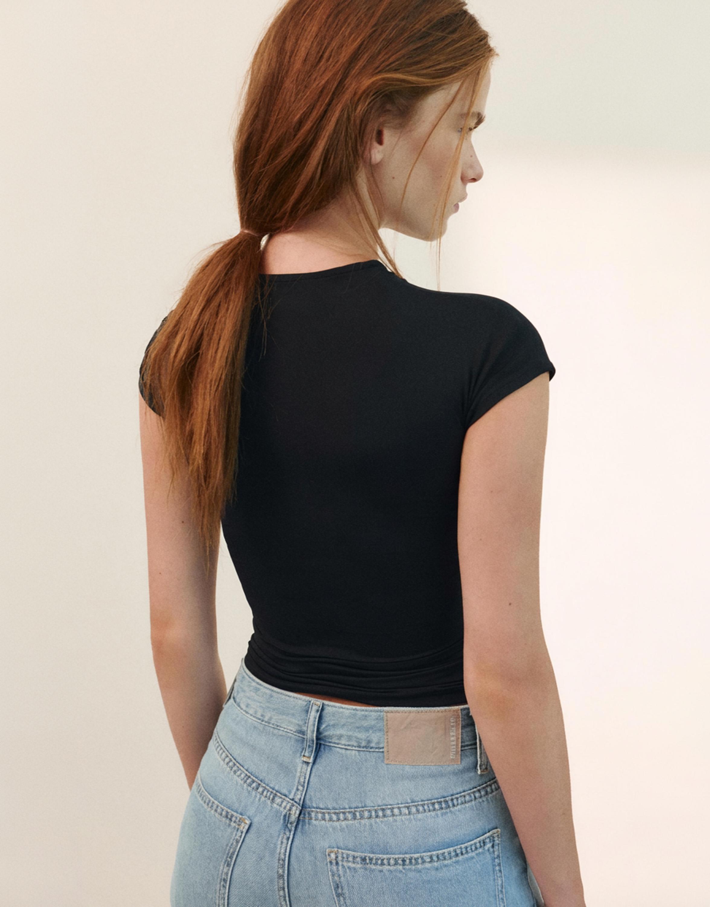 Cut-out T-shirt — Black