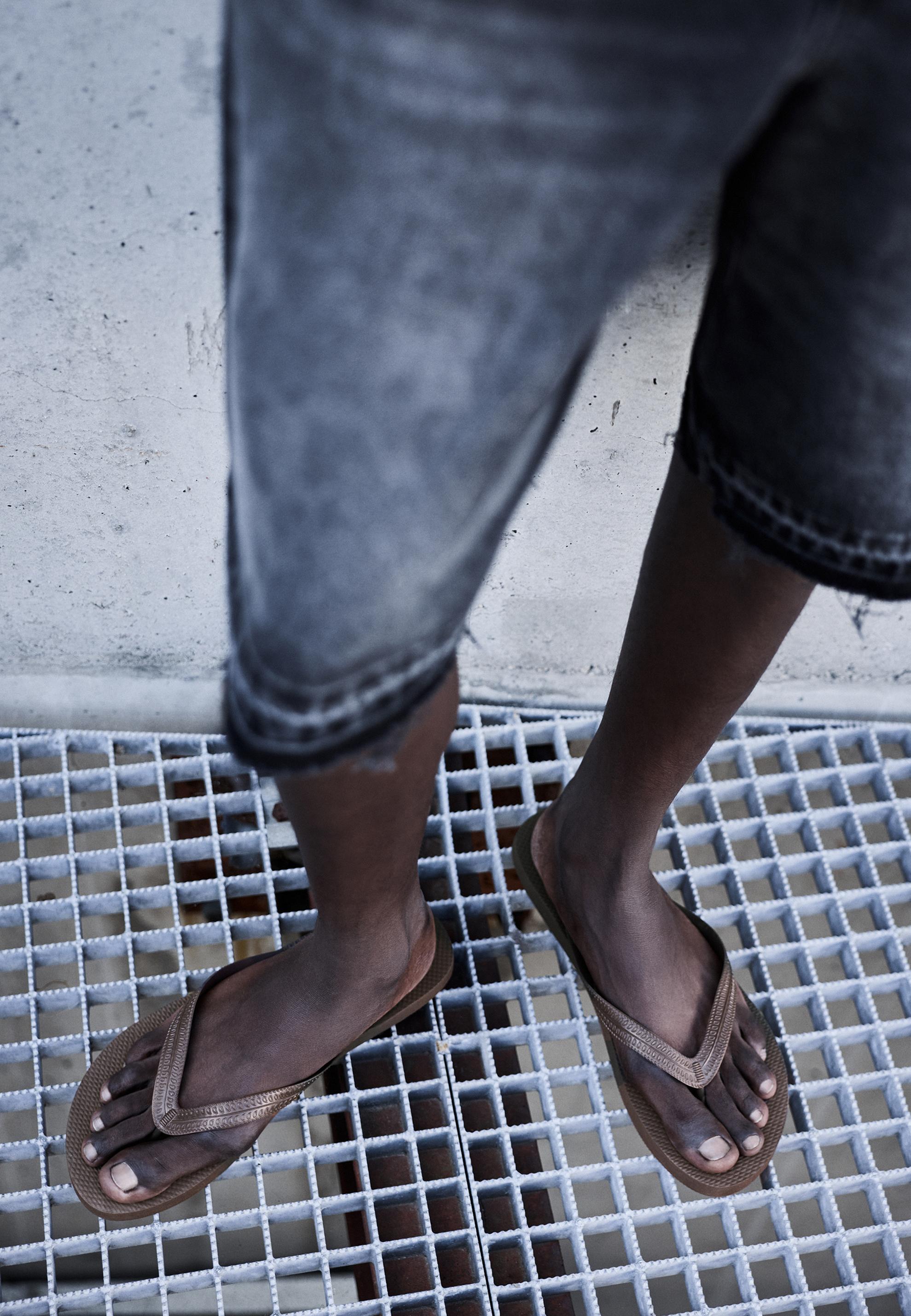 Strappy sandals — Brown